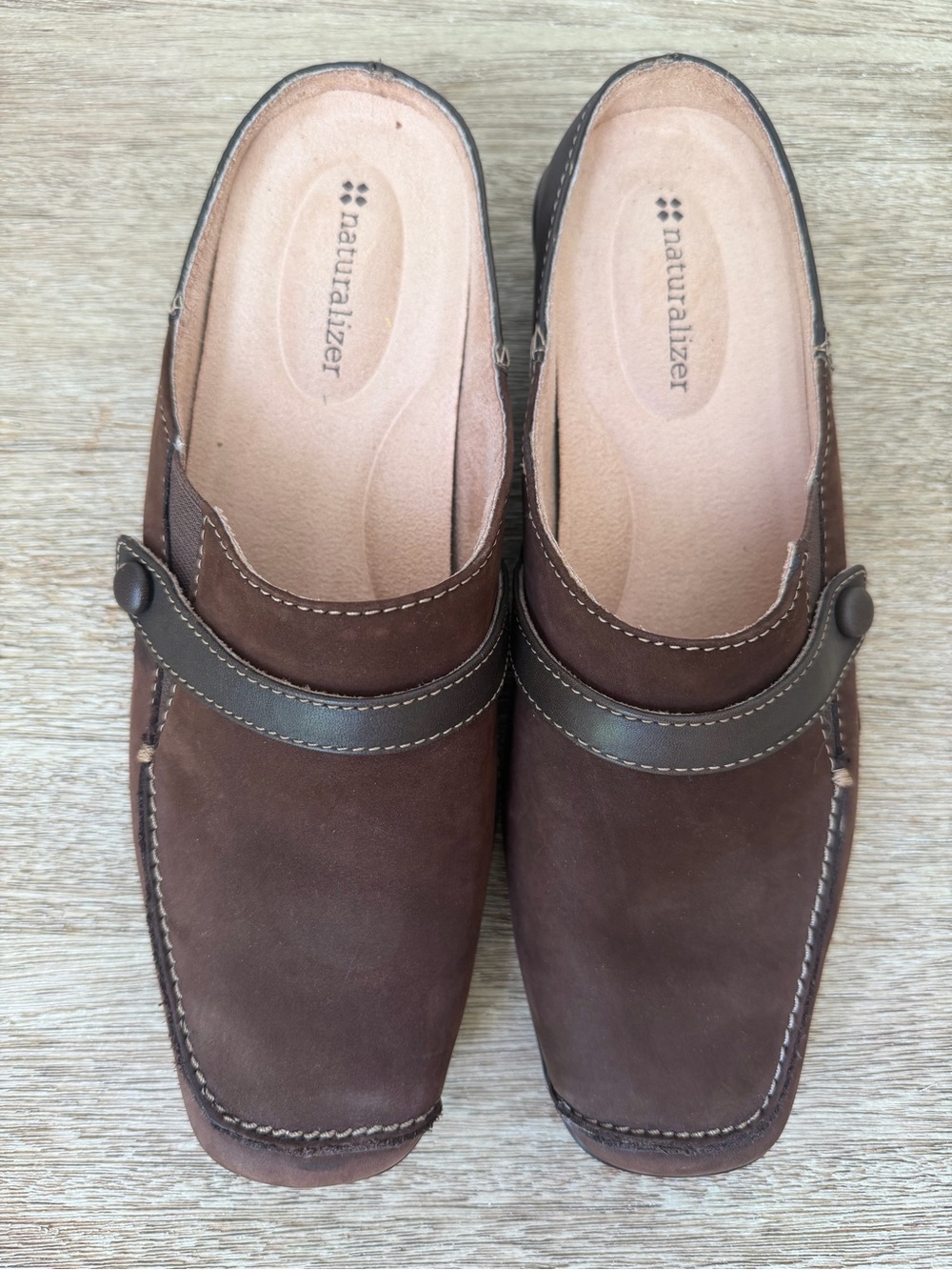 NWOT Naturalizer Joyous Brown Suede Leather Clogs Mules Size 8